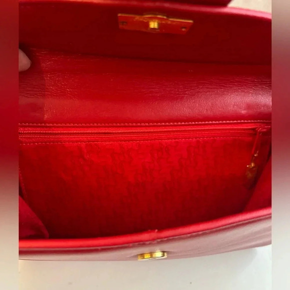 ! Rare Vintage, 1980's Yves Saint Laurent red bag with gold chain - Picture 6 of 14